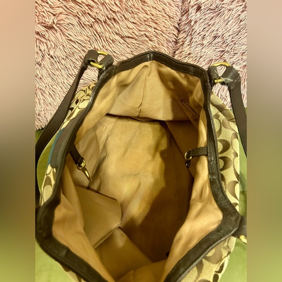 COACH: Monogram Purse - GUC - Picture 8 of 14